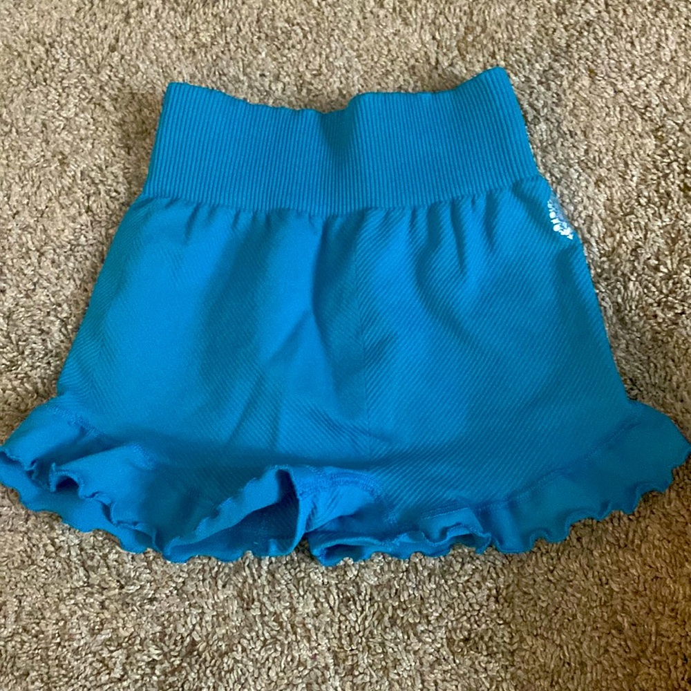 Free movement biker shorts